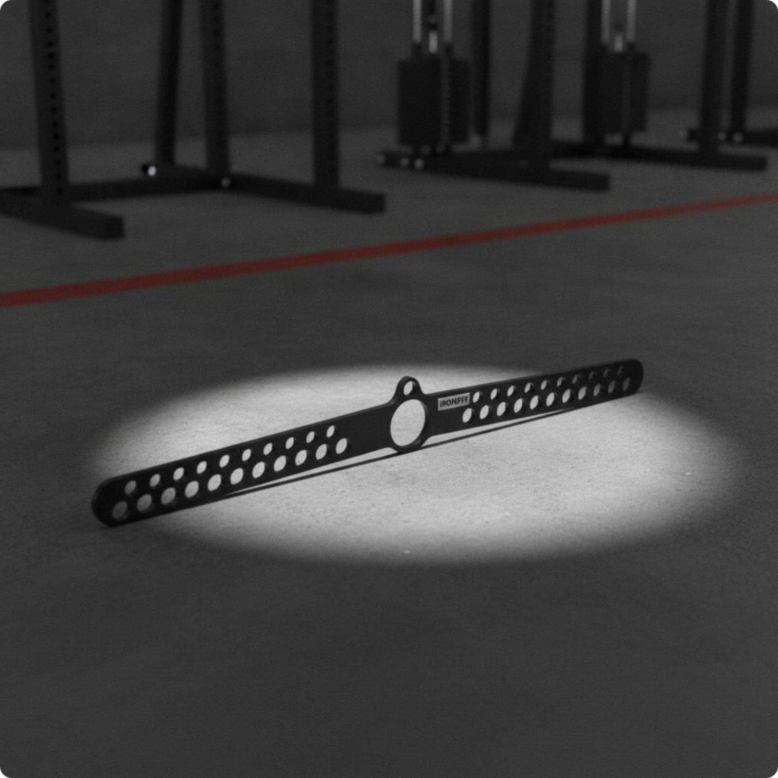 Lat Pulldown Bar - 複数の穴を備えたLATプルダウンバー、マルチポジショングリッププルダウンバー