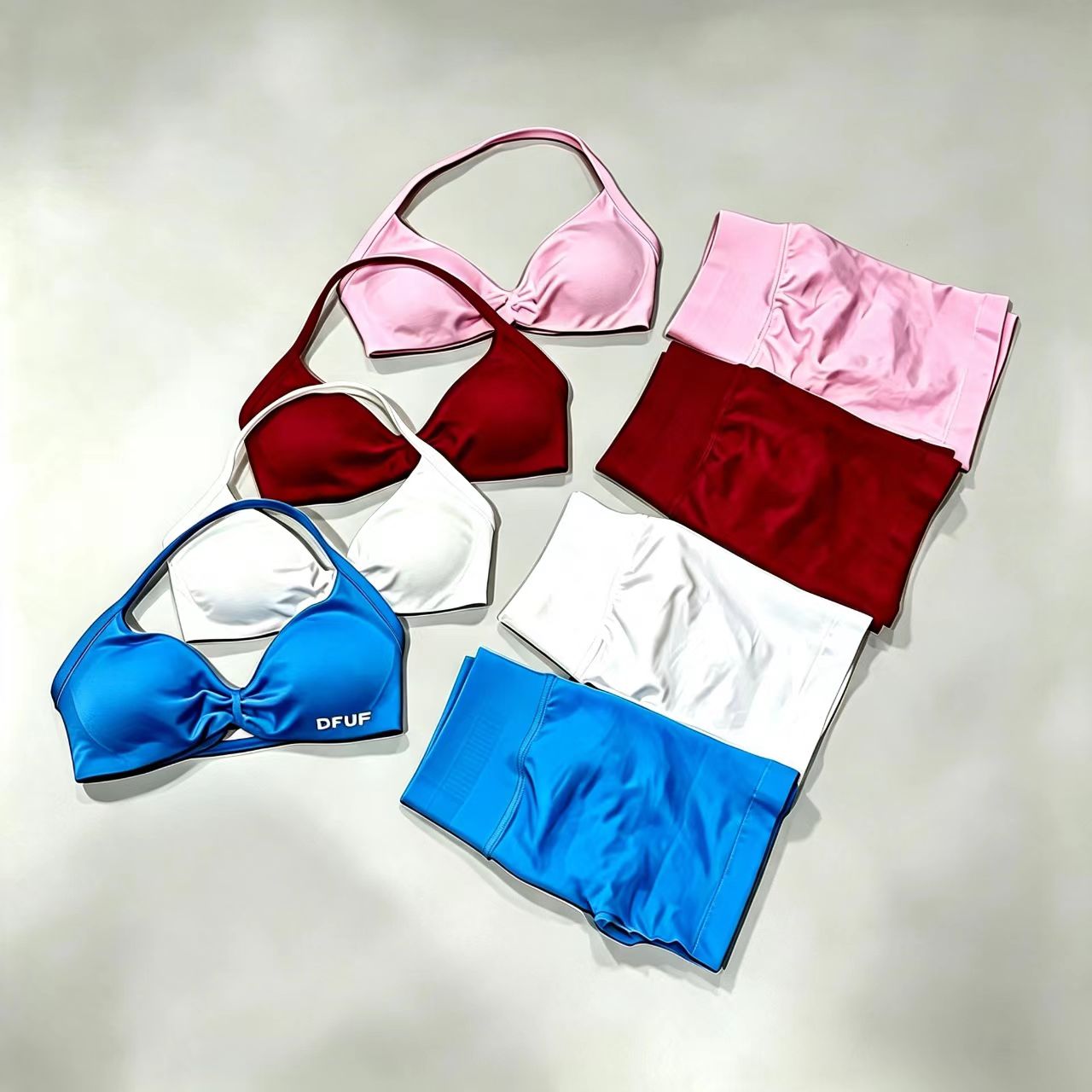 Yoga Fitness Set - DFUF ツーピースヨガフィットネスセット、女性用シームレスストラップヨガブラ、ハイウエストスポーツショーツ、スポーツセット、フィットネススーツ